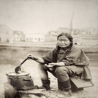 Аляска: Ескамо жена, 1904. Жена на Нан ​​Ескимо, готвеща се от врати в Аляска. Снимано през 1904 г. Плакатен печат от
